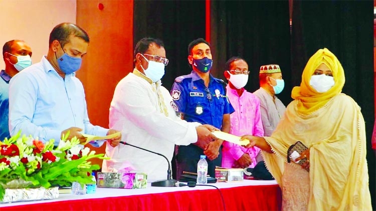 Food Minister Sadhan Chandra Majumder hands over cheque of Tk 10 thousand to 51 journalists each of Naogaon district during Corona pandemic.