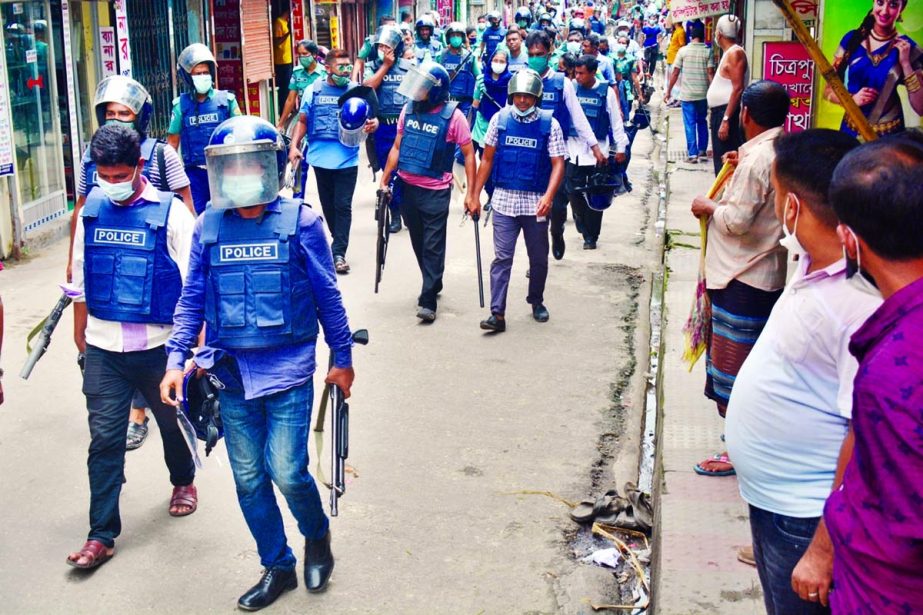 Police conducting raids to arrest those involved in the attack on the residence of Sadar Upazila Nirbahi Officer (UNO) Munibur Rahman in Barisal on Thursday. NN photo