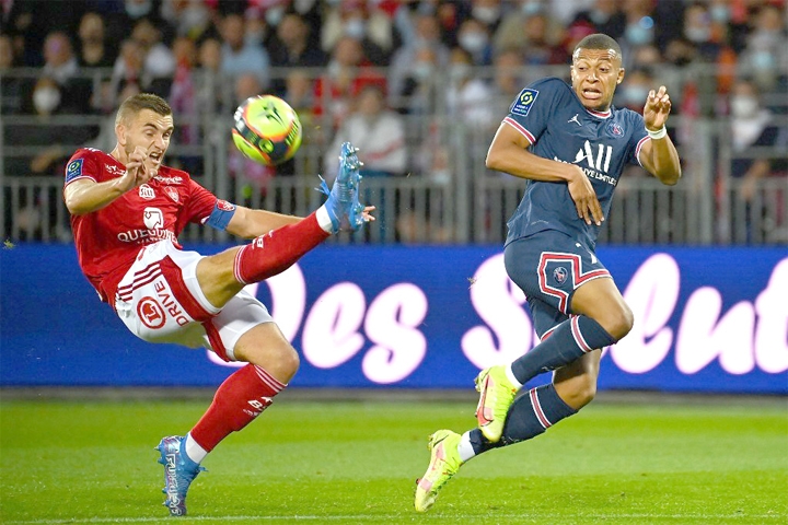 Paris Saint-Germain's forward Kylian Mbappe (right) fights for the ball with Brest's defender Brendan Chardonnet during the French L1 football match at Francis-Le Ble Stadium in Brest on Friday.