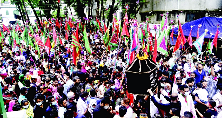 The Shia community observed the Holy Asura on the Hussaini Dalan campus in the capital on Friday as the government imposed ban on Tazia procession.