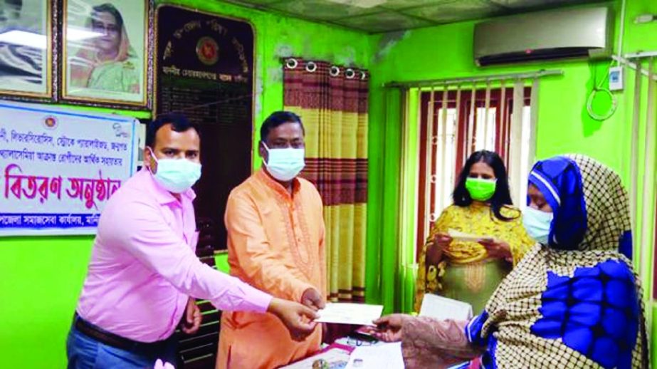 Cheques for Tk. 50,000 each have been distributed among 14 patients suffering from kidney, liver cirrhosis, paralyzed stroke, congenital heart disease and thalassemia in Manikganj. District Sadar Upazila Social Service Office on Monday arranged a distribu