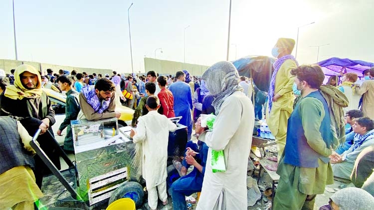 People waiting to flee Afghanistan remain around Hamid Karzai International Airport in Kabul. Agency photo