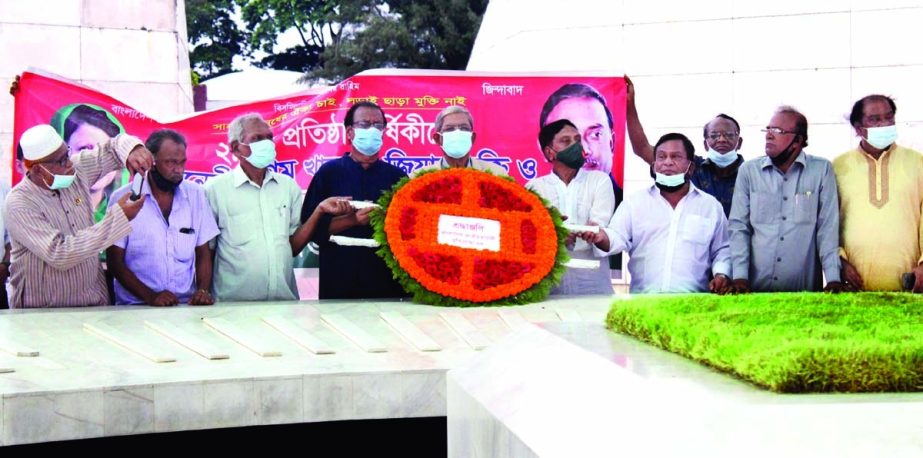 BNP Secretary General Mirza Fakhrul Islam Alamgir, among others, pays floral tributes on the mazar of late President Ziaur Rahman on Wednesday marking the founding anniversary of Jatiyatabadi Muktijoddha Dal. NN photo