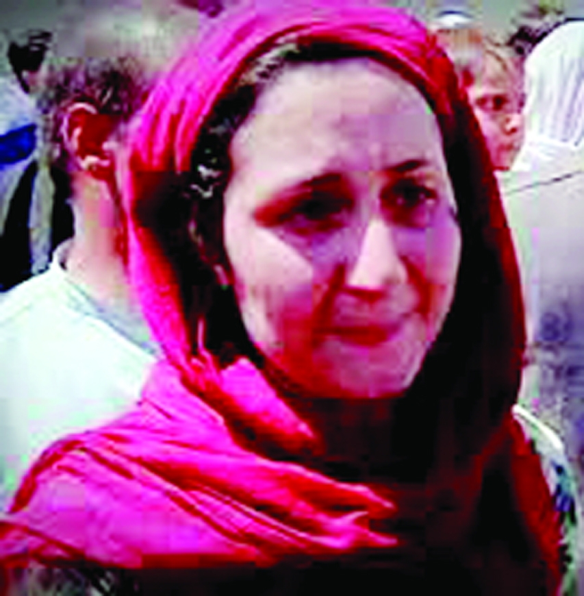 Afghan journalist Wahida Faizi burst into tears at Kabul airport .