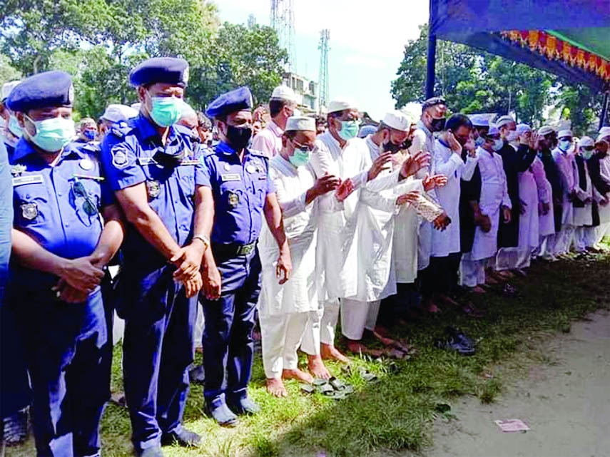 The namaz-e-janaza of BUET Professor Dr. Mizanul Haque, former MP from Kishoreganj -3 constituency was held at Karimganj Pilot High School ground on Saturday after Zohr prayers.