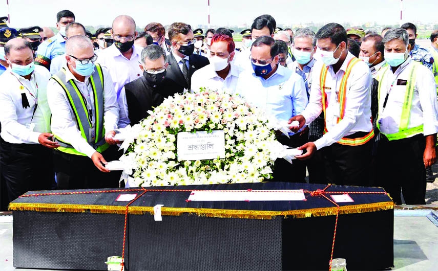 State Minister for Civil Aviation and Tourism Mahbub Ali pays floral tributes on the coffin of Pilot of Bangladesh Airlines Captain Nawshad Ataul Kaiyum at Hazrat Shahjalal International Airport in the city on Thursday.