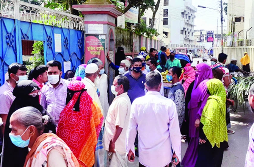 A huge number of men and elderly women living in remote areas of Chandpur went back disappointed from Chandpur Sadar Hospital as they failed to get Covid vaccinated due to the shortage of jabs. The Covid inoculation program was suspended suddenly last Tu