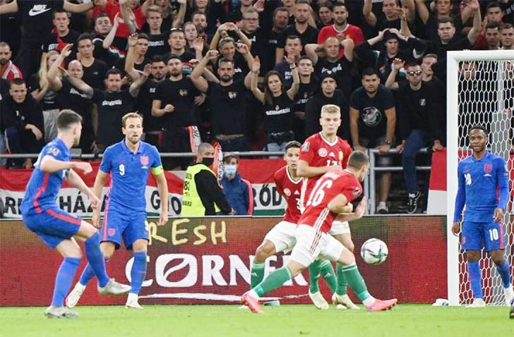 England's midfielder Declan Rice (left) shoots to score the 0-4 during the FIFA World Cup Qatar 2022 qualification Group I football match between Hungary and England, at the Puskas Arena in Budapest on Thursday.