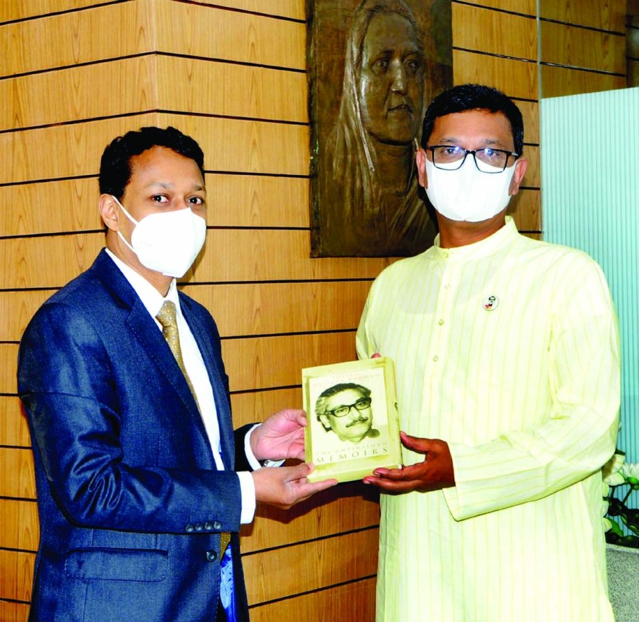 Deputy High Commissioner of India to Bangladesh Dr. Binoy George calls on State Minister for Shipping Khalid Mahmud Chowdhury at the conference room of the ministry on Wednesday. Then the latter presents a book on Bangabandhu to the envoy. NN photo