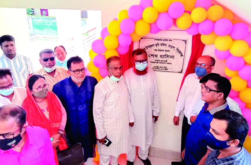 Prime Minister Sheikh Hasina virtually inaugurates the Tarash Upazila Land Office in presence of Upazila Nirbahi Officer Mezbaul Karim and Chairman Principal Moniruzzaman among others on Wednesday.