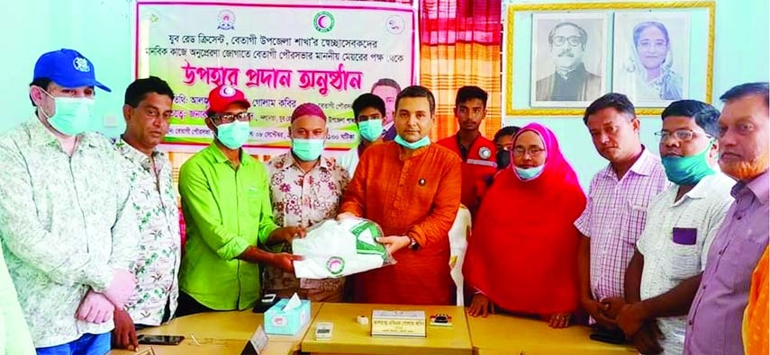 Mayor of Betagi Municipality ABM Golam Kabir presents gifts among the Red Crescent volunteers of Betagi upazila unit in a formal ceremony at the Municipality Auditorium on Wednesday.