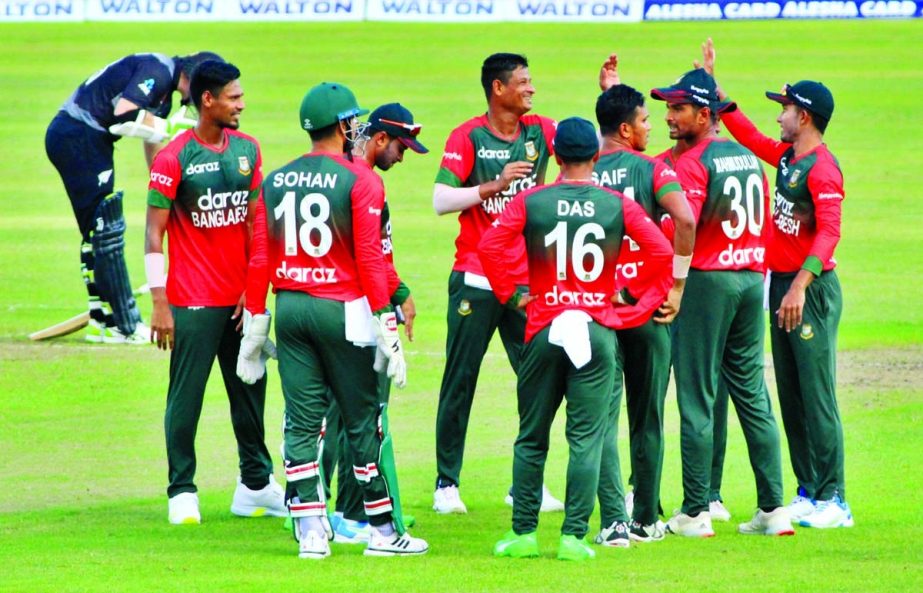 Nasum Ahmed (centre) of Bangladesh celebrates with his teammates the dismissal of a New Zealand batsman during their fourth Twenty20 International match at the Sher-e-Bangla National Cricket Stadium in the city's Mirpur on Wednesday. -Photo Moin Ahamed
