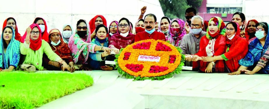 BNP Standing Committee member Gayeshwar Chandra Roy along with party colleagues pays floral tributes on the grave of late President Ziaur Rahman in the city on Thursday marking the 43rd founding anniversary of Jatiyatabadi Mahila Dal. NN photo