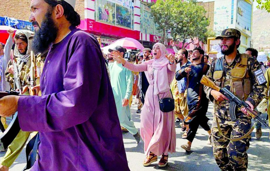 Afghan demonstrators shout slogans during an anti-Pakistan protest, near the Pakistan embassy in Kabul, Afghanistan. Agency photo