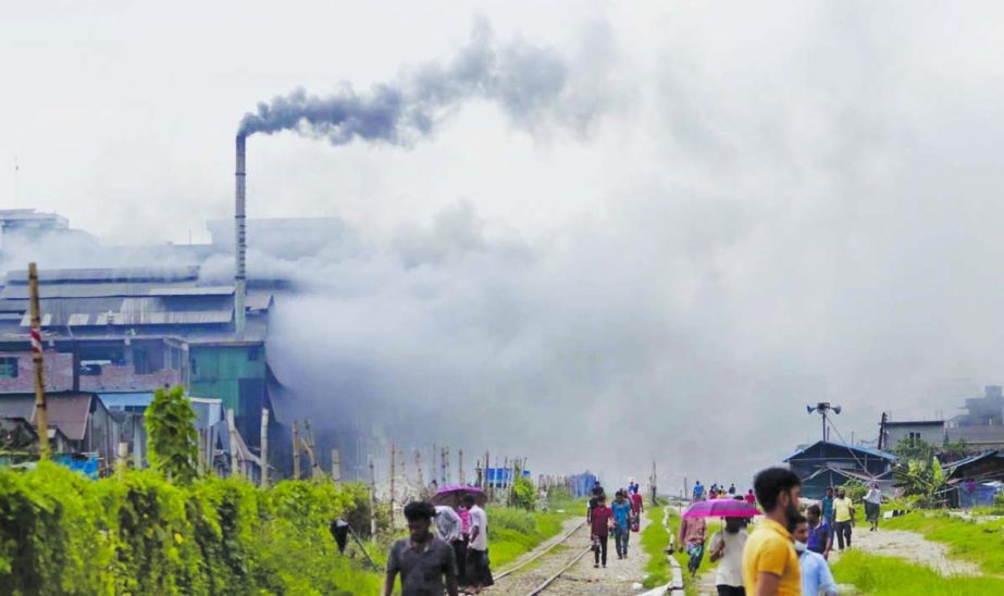 Air Pollution: Toxic fumes are coming out not only through the chimney but also from the factory shed into atmosphere amid poor enforcement of related regulation by the agencies concerned. This photo was taken from Shanir Akhra, Jatrabari, in Dhaka on Thu