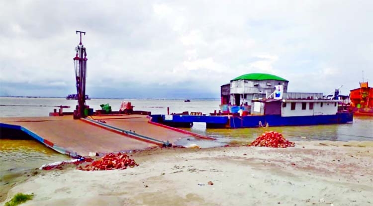 The Mawa Ferry Ghat which remained closed for the last two days as operation of ferries was suspended due to strong current of the Padma, is expected to be reopened shortly.