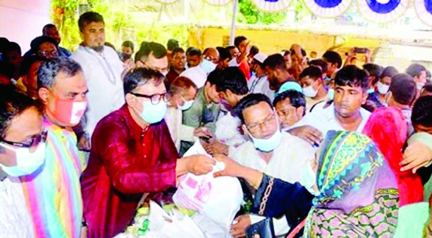 Chattogram City BNP convener Dr. Shahadat Hossain distributes relief items among 500 helpless poor families in West Bakalia Ward in the port city on the occasion of the 34th Founding Anniversary of the BNP on Saturday.