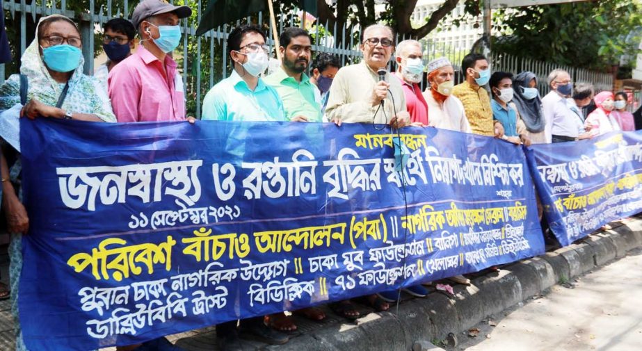 Different organisations including Save The Environment Movement forms a human chain in front of the National Museum in the city on Saturday with a call to ensure safe food. NN photo