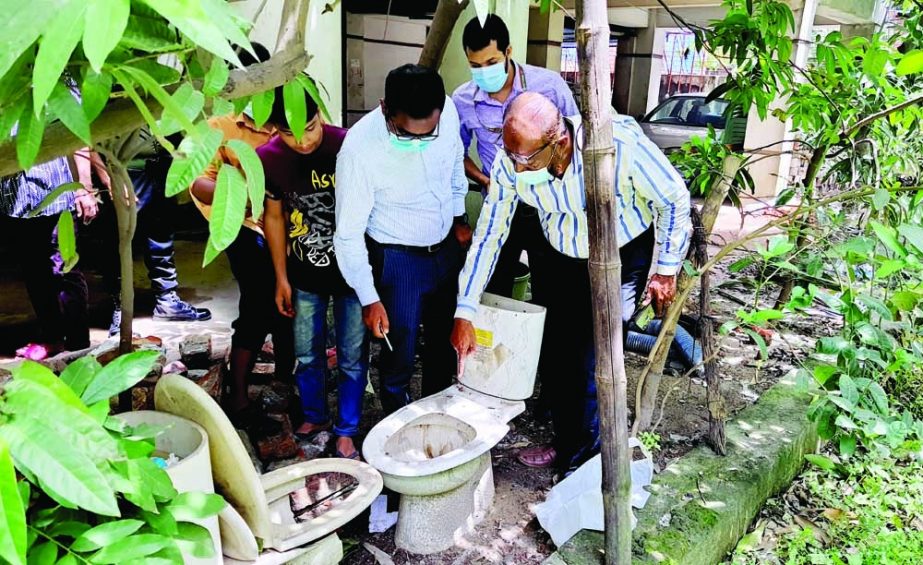 Mobile Court of Dhaka South City Corporation conducts a drive in front of Keari apartment of Jurain Khandokar Road in the capital on Sunday in order to prevent Dengue. NN photo