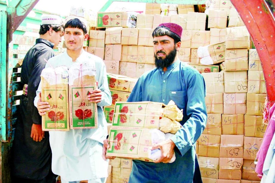 Workers unload boxes of pomegranates from Afghanistan, from a truck at the 'Friendship Gate' crossing point, in the Pakistan-Afghanistan border town of Chaman, Pakistan. Agency photo