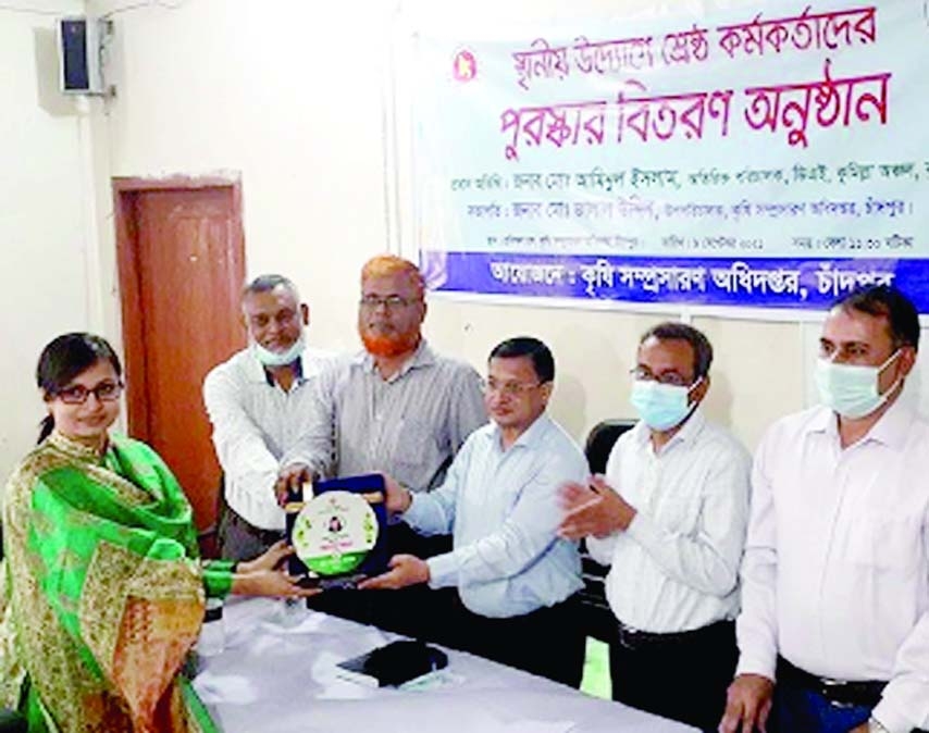 Matlab Dakhshin Upazila Agri Officer Krishibid Dilruba Khanam receives ''District's Best Agri Officer Award and Certificate'' from Cumilla Zone's Additional Director Krishibid Md Aminul Islam in a function held on Thursday afternoon at Chandpur