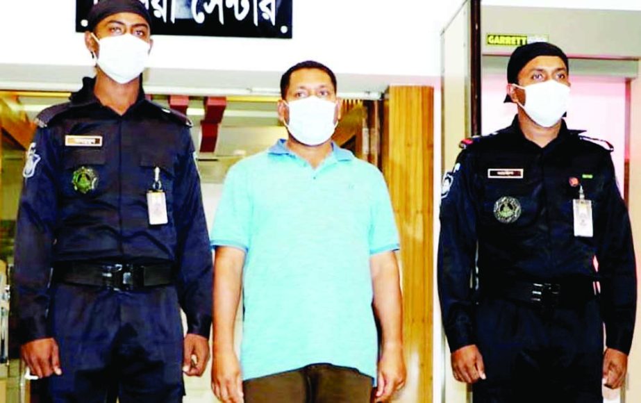 RAB-3 in a drive, arrested fraudster Nurul Islam from Mohammadpur area in the capital on Tuesday in connection with fraudulence of Tk 460 crore. This photo was taken from RAB Media Centre. NN photo