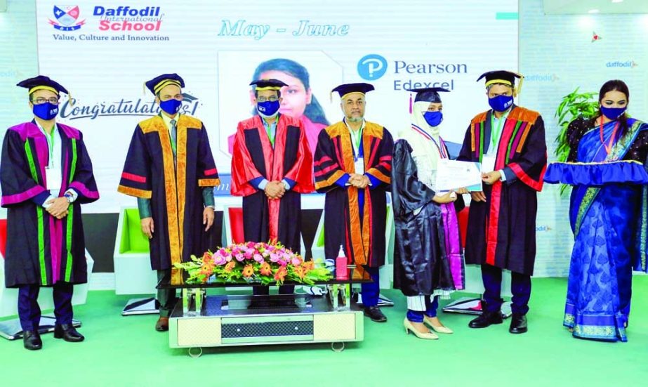 Prof. Dr. Munaz Ahmed Noor,Vice-Chancellor, Bangabandhu Sheikh Mujibur Rahman Digital University distributes "Best Achievers Award at a gala convocation of Daffodil International School for its O & A Level graduates to recognize their achievements.