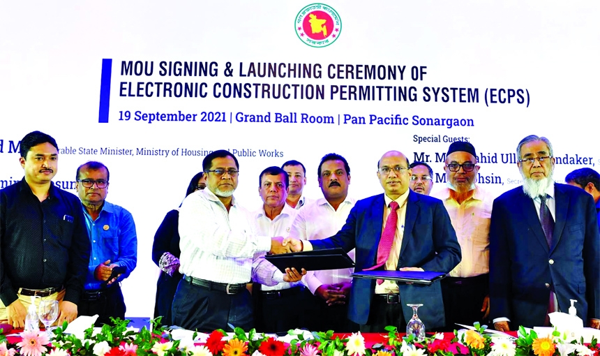 A B M Amin Ullah Nuri, Chairman of Rajdhani Unnayan Kartripakkha (RAJUK) and Engineer Md. Sahadat Hossain Shiblu, General Secretary of IEB, exchanging document after signing a MoU on "Electronic Construction Permitting System (ECPS)" on behalf of their