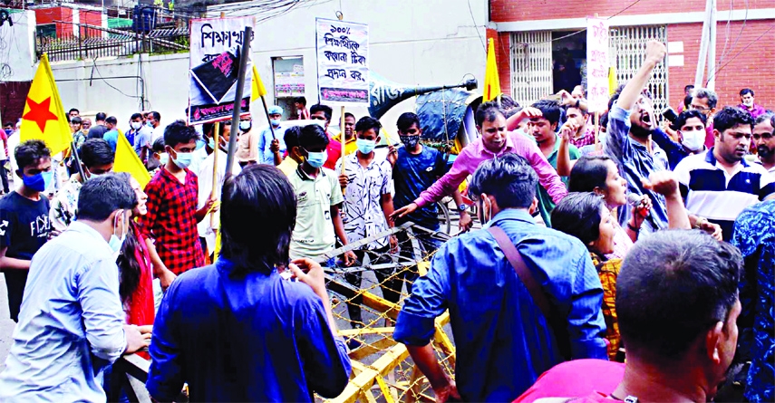 Police intercept a rally of Chhatra Moitri, a student wing of Bangladesh Workers Party in front of the Secretariat on Sunday.