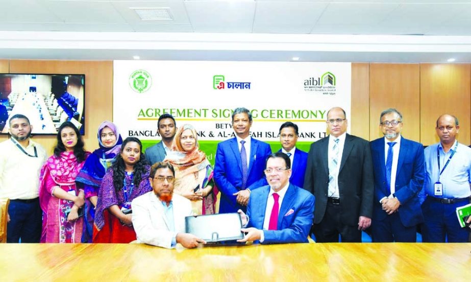 Farman R Chowdhur, Managing Director and CEO of Al-Arafah Islami Bank Limited (AIBL) and General Manager of Accounts and Budgeting Department of Bangladesh Bank (BB), exchanging document after signing an agreement on Automated Challan System (ACS) at BB h