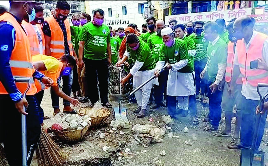 Kulaura Poura Mayor Principal Sipar Uddin Ahmad on Monday inaugurates a cleanliness program with slogan of "Clean City, Our Responsibility' to prevent dengue outbreak in the municipality.