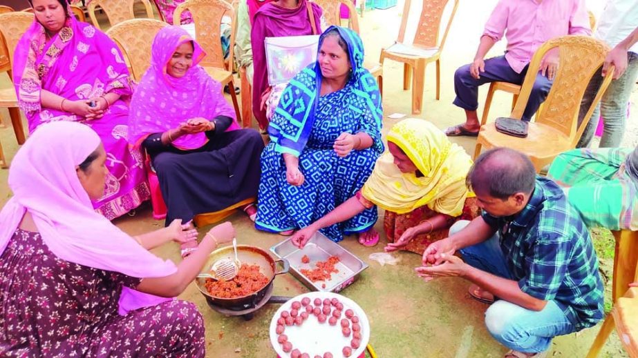 The Post Harvest Technology Division (PHTD) of Bangladesh Agriculture Research Institute (BARI) organized a day-long impact training on 'Agricultural products processing technologies' to the Farmers Group-02 at Idilpur, Kakraid, Modhupur, Tangail on Tue