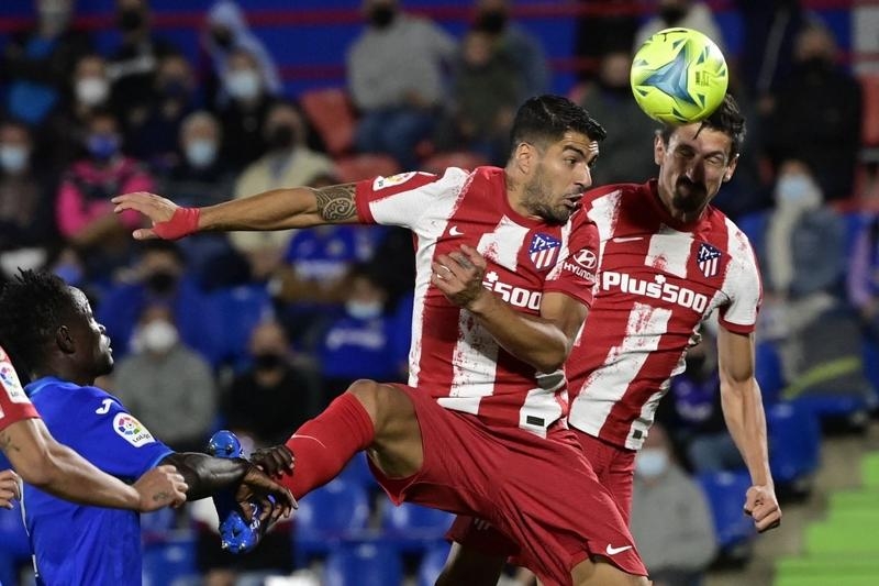 Atletico Madrid's forward Luis Suarez (2nd right) heads the ball during the Spanish League football match against Getafe CF at the Col. Alfonso Perez stadium in Getafe on Tuesday. Agency photo