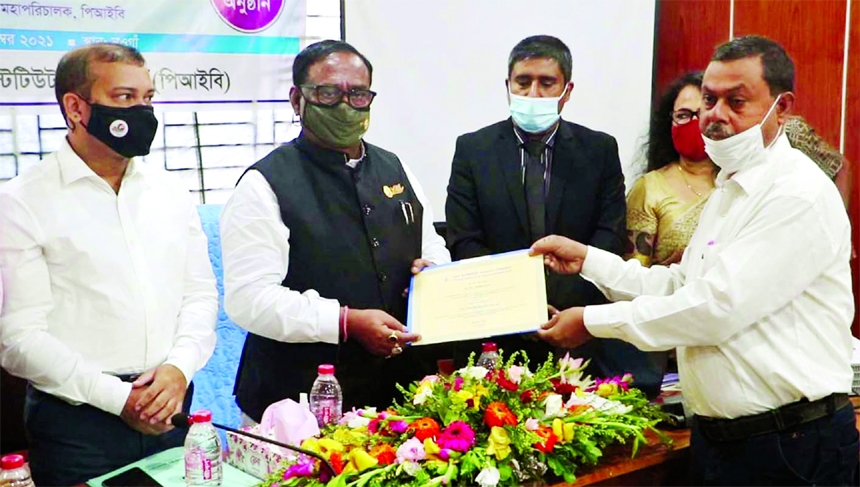 Food Minister Sadhan Chandra Majumder hands over certificates among the journalists at the concluding ceremony of investigative reporting training organised by PIB at Vocational Training Center in Naogaon on Friday.