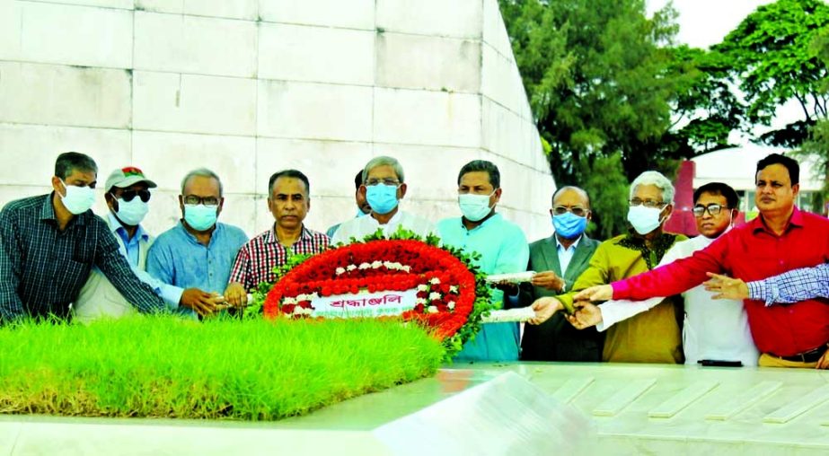 BNP Secretary General Mirza Fakhrul Islam Alamgir together with the members of the newly formed committee members of Jatiyatabadi Krishak Dal place floral wreaths at former president Ziaur Rahman's grave on Sunday. NN photo