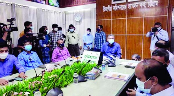 Principal Secretary to the Prime Minister Dr. Ahmed Kaikaus exchanges views with journalists in the conference room of the Chattogram divisional commissioner on Saturday.