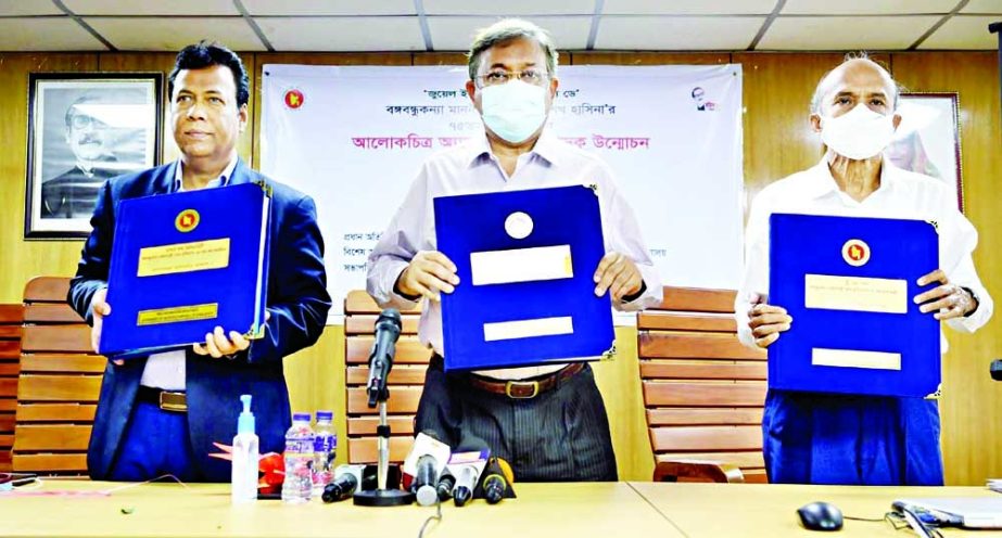 Information and Broadcasting Minister Dr. Hasan Mahmud, amomg others, holds the copies of photo album at its cover unwrapping ceremony organised by PID at the Secretariat on Monday marking the 75th birthday of Prime Minister Sheikh Hasina. NN photo