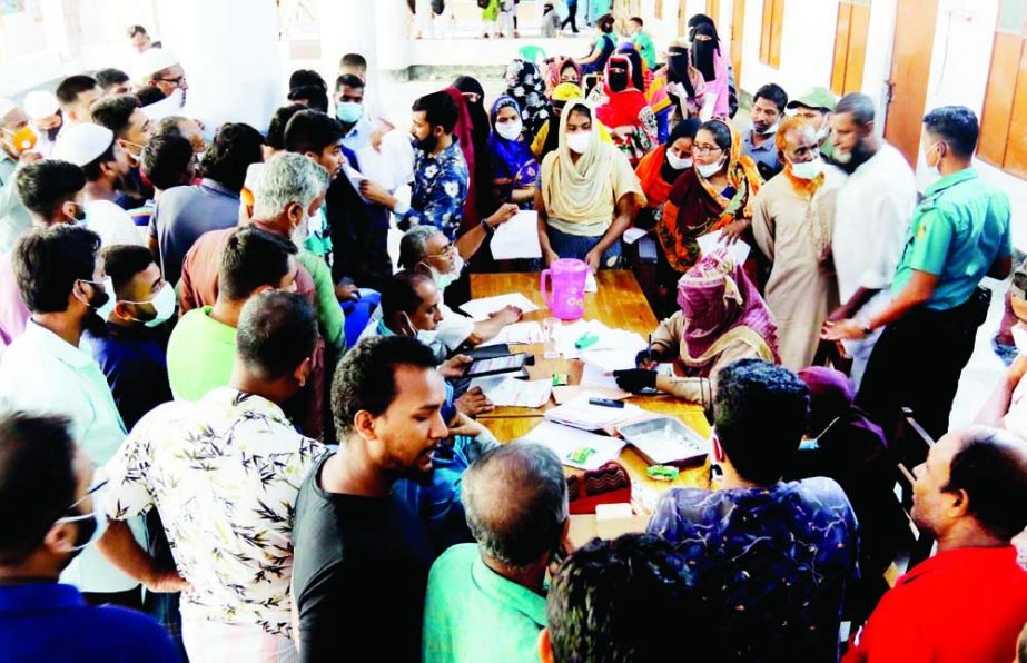 People crowd a centre in the capital to get their first doses of coronavirus vaccine during a mass drive on the occasion of Prime Minister Sheikh Hasina's birthday on Tuesday. NN photo