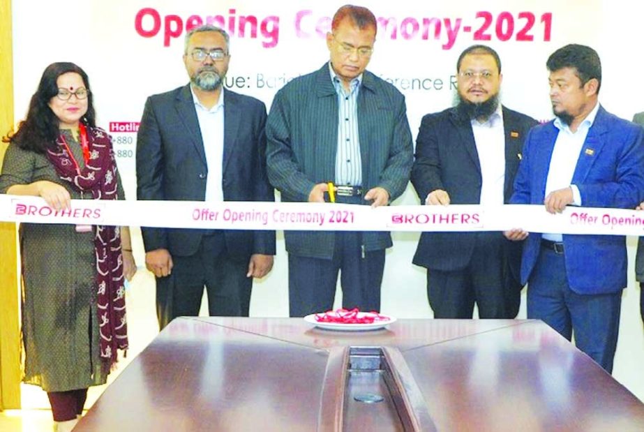 Habibur Rahman, Chairman of Brothers furniture Limited, inaugurating 15% discount as summer offer at from its Brothers Furniture Corporate Office in the capital recently. Senior officials of the company were present.