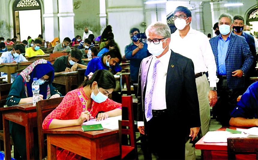 Vice-Chancellor of Dhaka University Dr. Md. Akhtaruzzaman visits the first yeat honours admission test of Ka Unit, under DU at Curzon Hall Center of the university on Friday.
