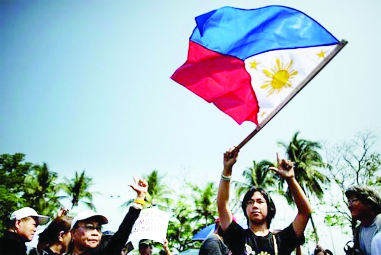The voters are rejoicing on the election day in Philippines.
