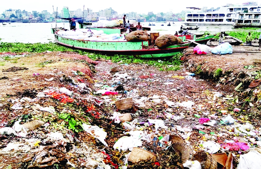 Garbages thrown away to the Buriganga River contaminate its water as well as surrounding areas. This photo was taken from Kutubkhali area in the capital on Saturday.