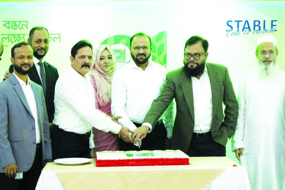 MominUdDowlah, Chairman and Managing Director of EON Group of Industries, cutting a cake marking the 21st founding anniversary of the company at its head office in the capital on Saturday. Senior executives of the company and other guests were present.
