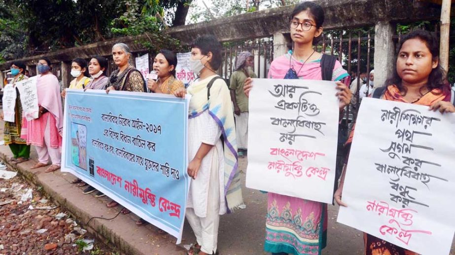 Bangladesh Nari Mukti Kendra forms a human chain in front of the Jatiya Press Club on Monday to realize its various demands including stopping of early marriage. NN photo