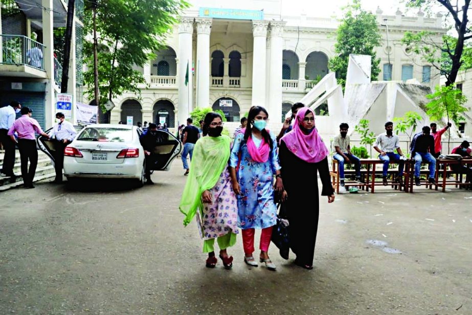 Students of Jagannath University moving about on the campus upon resumption of academic activities on Thursday NN photo