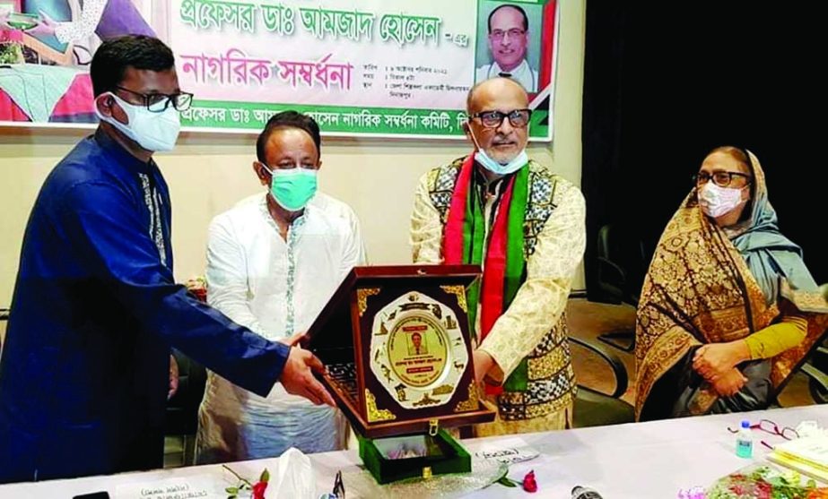 State Minister for Shipping Khalid Mahmud Chowdhury presents crest to freedom fighter and Independence Award winner Prof Dr. Amzad Hossain at a civic reception at Shilpakala Academy in Dinajpur on Saturday. NN photo