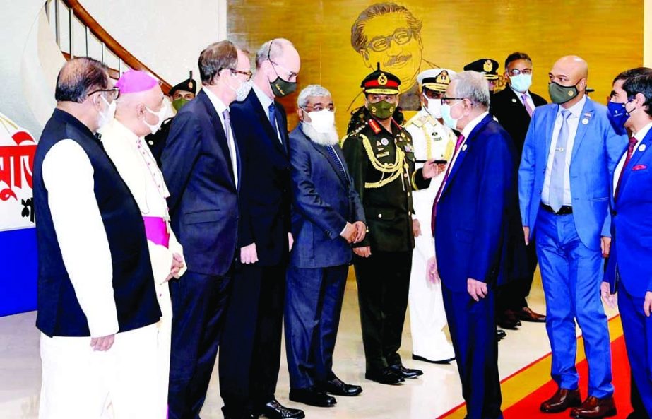 Liberation War Affairs Minister AKM Mozammel Huq, Dean of Diplomatic Corps, chiefs of the three services and civil and military officials saw the President Abdul Hamid off at Hazrat Shahjalal International Airport in the city on Saturday on the eve of his