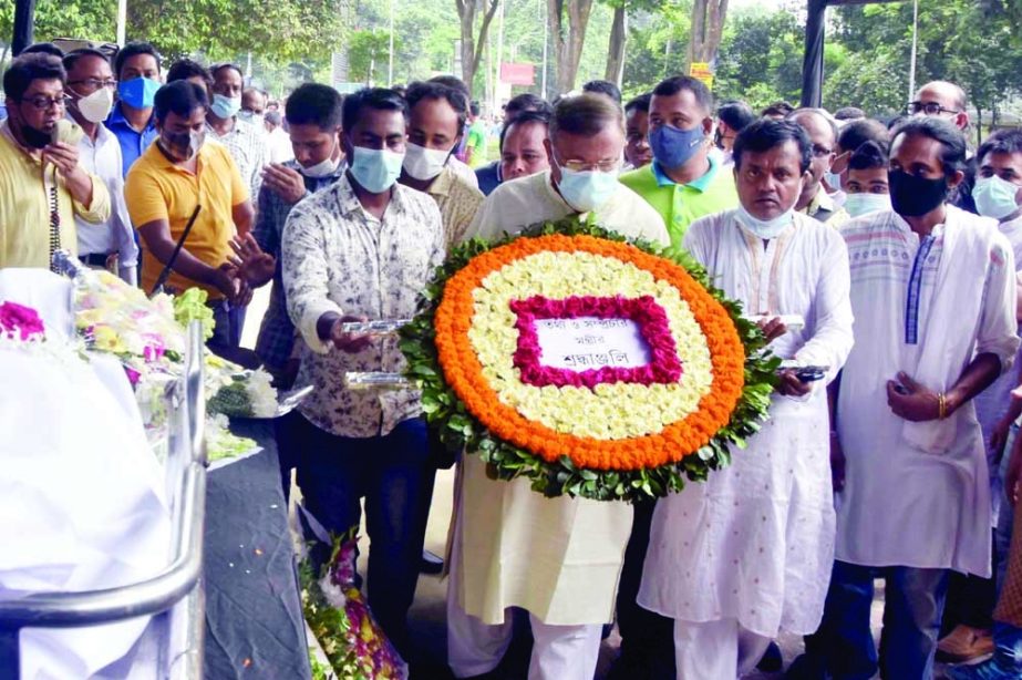 Information Minister Dr Hasan Mahmud pays last respect to actor Dr Enamul Haque by placing floral wreath at the Central Shaheed Minar on Tuesday. NN photo