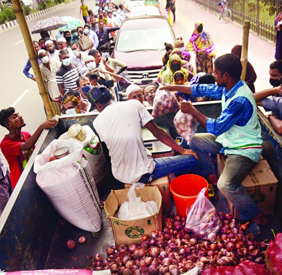 People queue up in front of a Trading Corporation of Bangladesh (TCB) truck at Bangladesh Railway Bhaban in the capital to buy onion at subsidized price on Tuesday. NN photo