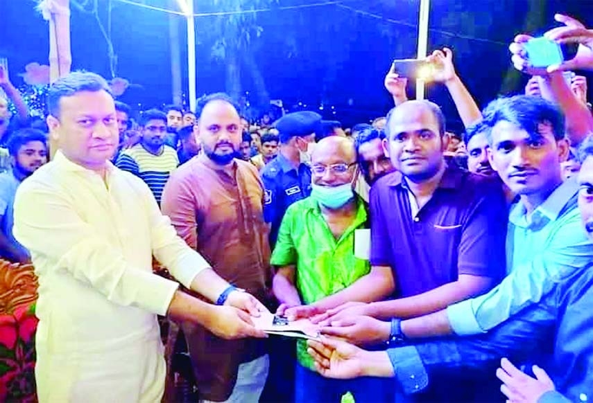 Fahmi Golandaj Babel, MP from Gafargaon visits three puja mandaps in the area and donates to the mandap representatives from his persinal fund on Wednesday.